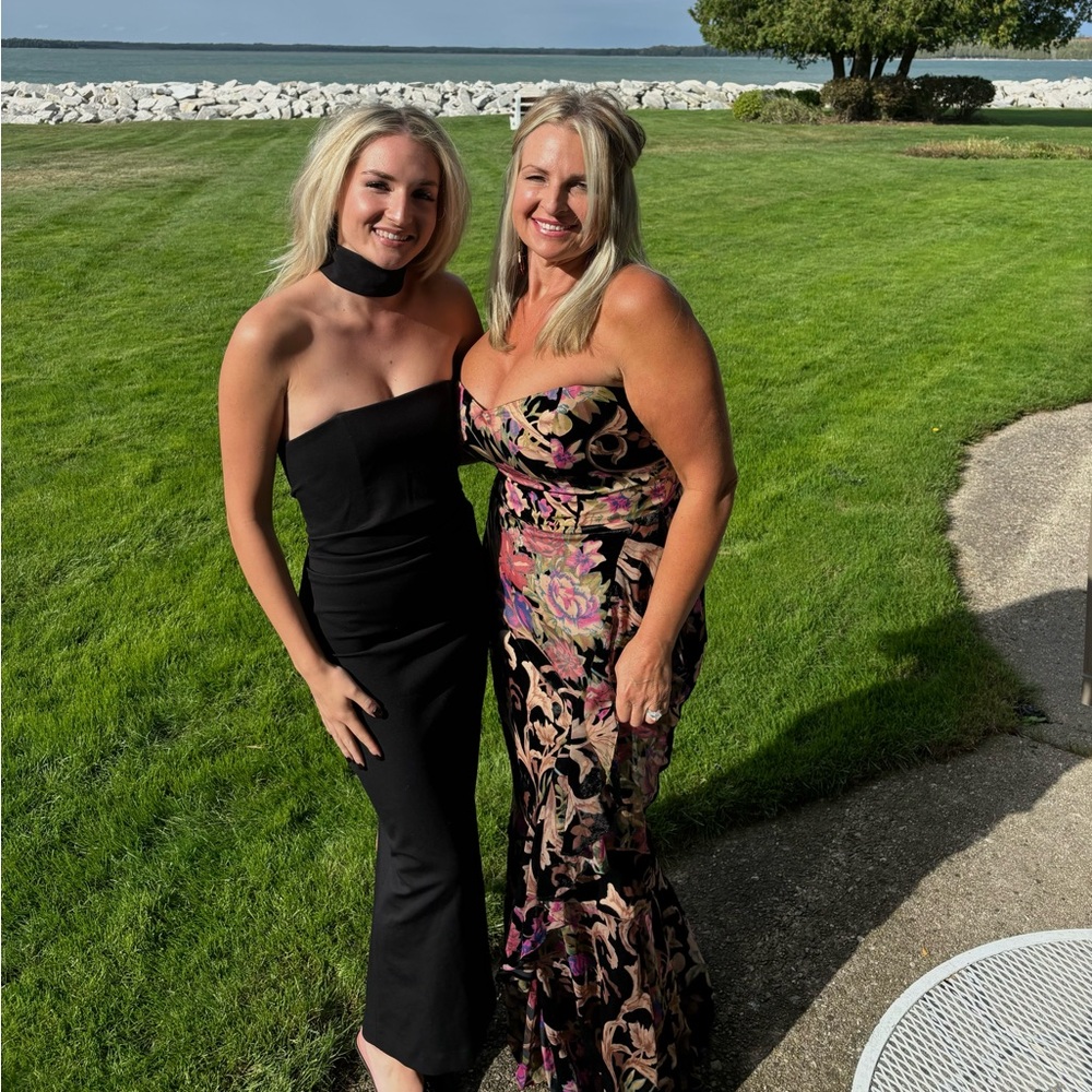 Meet your Poshers, Andrea & Jocelyn
